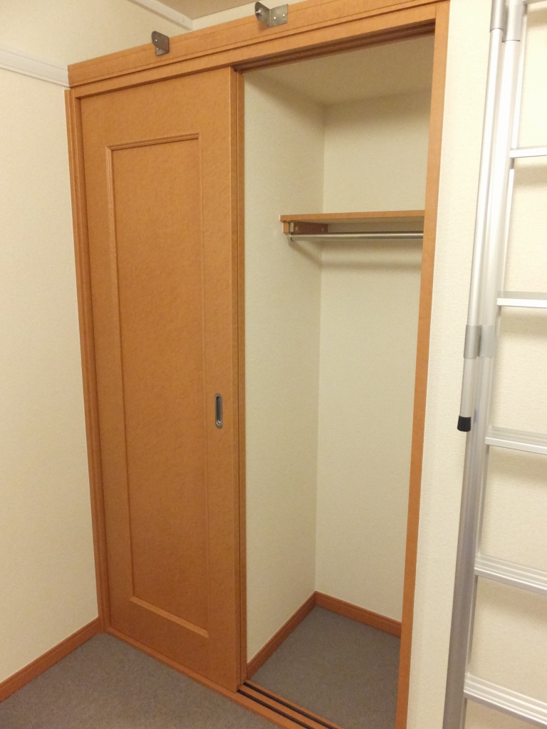 レオパレスリール クローゼット