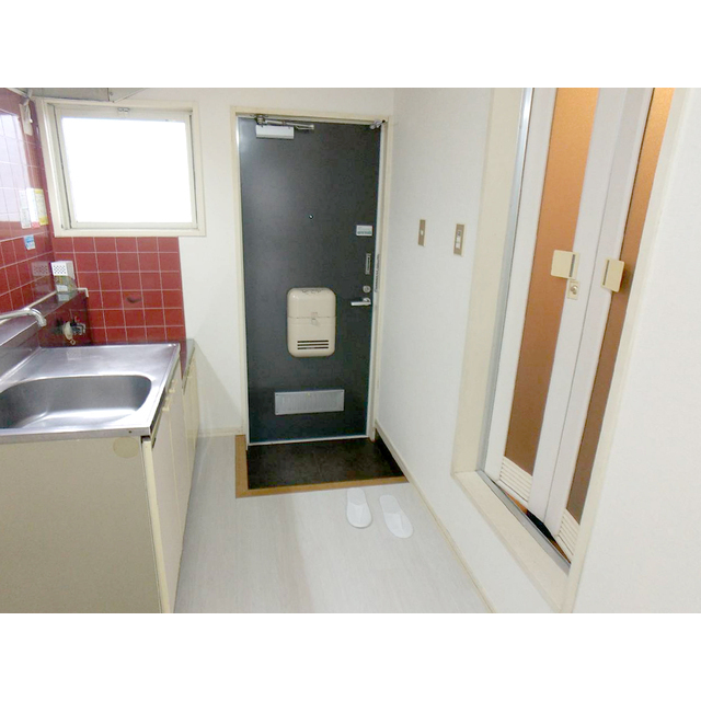 レピュート高岡C103号室 玄関