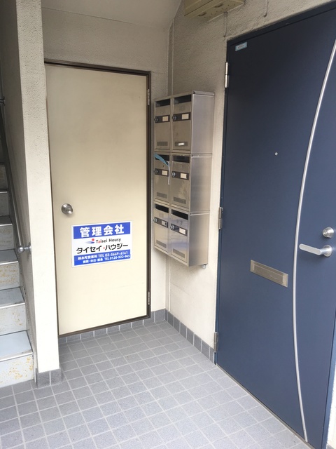 アドニス0102号室 玄関