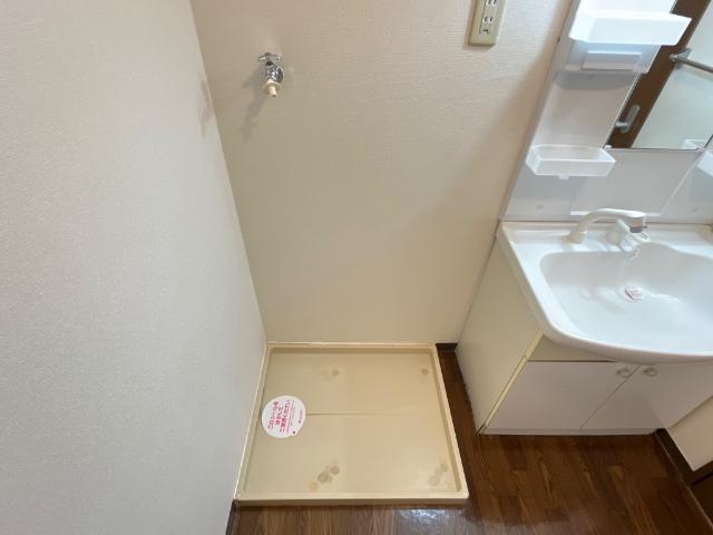 ウィンディヒルズ205号室 洗濯機置場