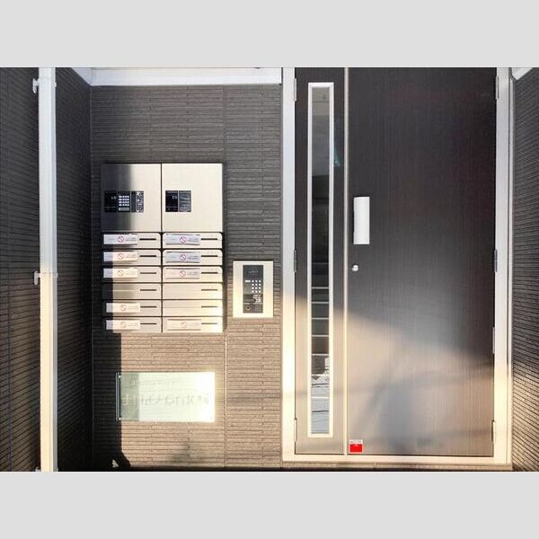 オリヴィア山手201号室 共用エントランスオートロック扉