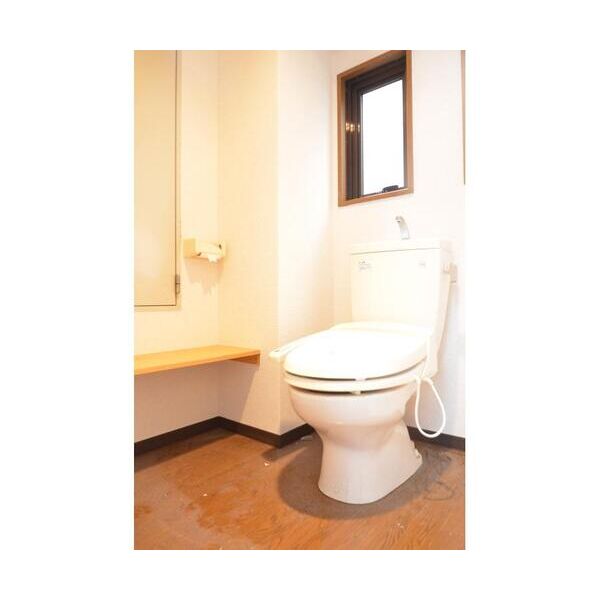 ロリーファイブ201号室 トイレ