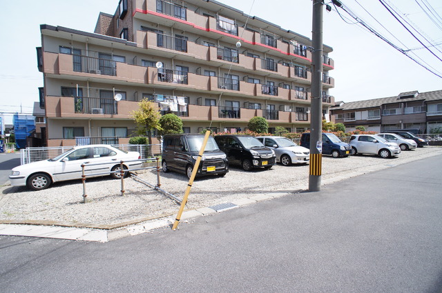 クレール和光 駐車場