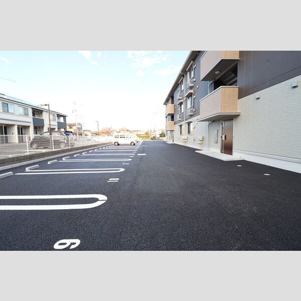 セレブレイト本城 駐車場