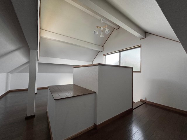 西武池袋線 狭山ヶ丘駅 3階建 築31年 2025年11月、壁紙張り替え済み