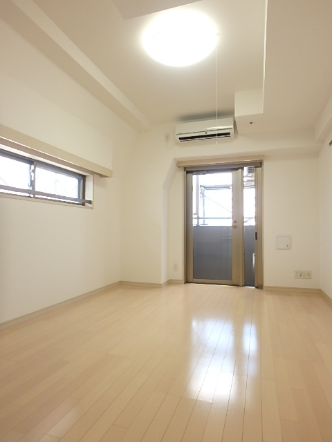 ガラ・グランディ日本橋 こちらのリビングで趣味の時間をお楽しみください