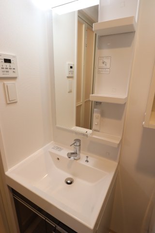 GENOVIAお花茶屋Ⅱskygarden0222号室 洗面