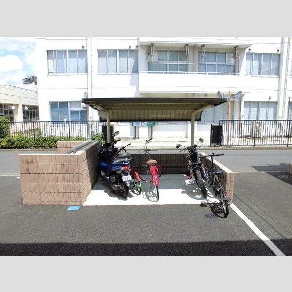 テネーロ 駐輪場