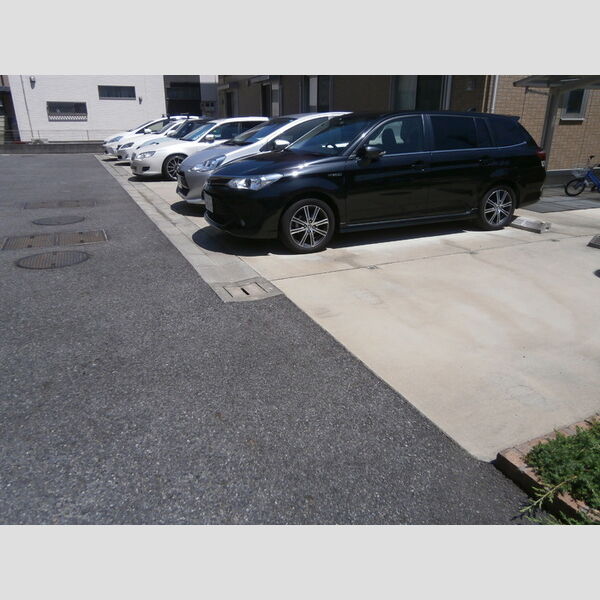 ブリージンAB 駐車場(空き区画はご確認ください)