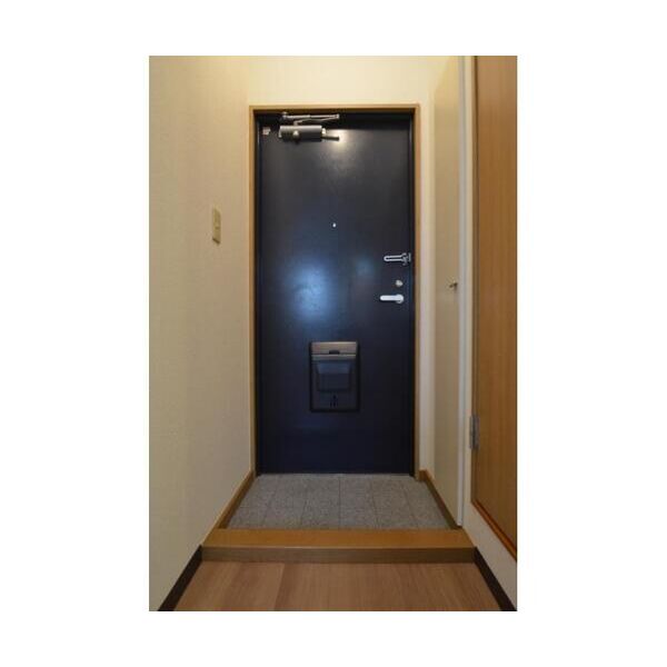 メゾン・カワイ203号室 玄関