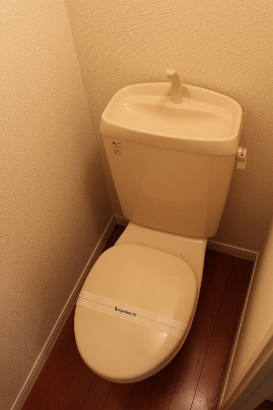 レオパレス古市場３102号室 独立トイレ