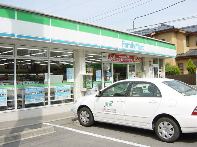 サンタプレイス コンビニまで800ｍ