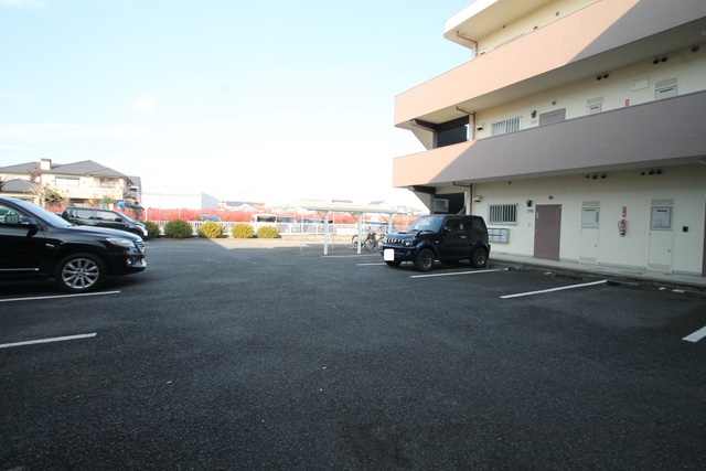 ウェルサイドマンション 駐車場！