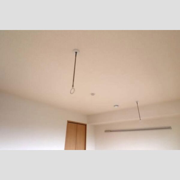 ロイヤルティアラⅡ・ⅢⅡ301号室 室内物干し