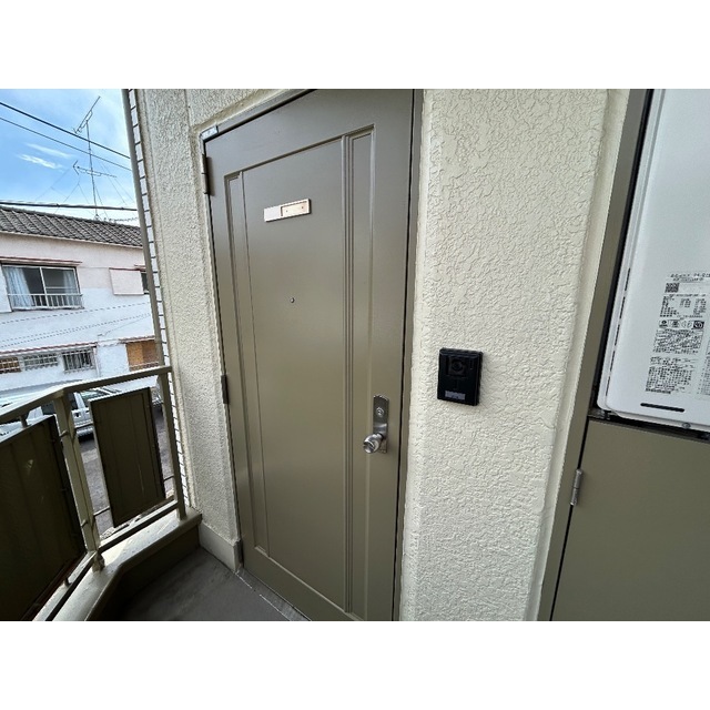 Queen’s Court203号室 玄関