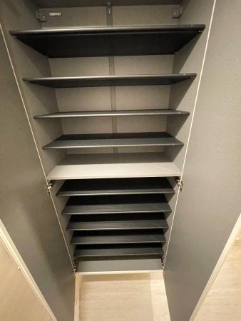 HAON(波音)3階 6-10F 黒を基調とした内装です。