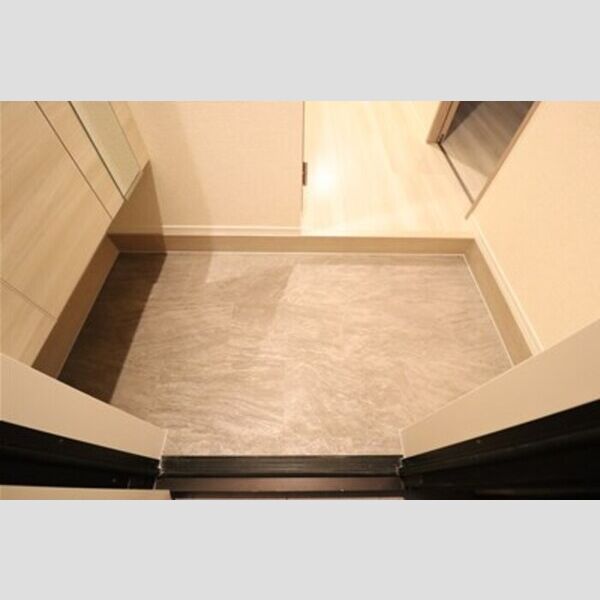 Noble Ferro C棟103号室 玄関