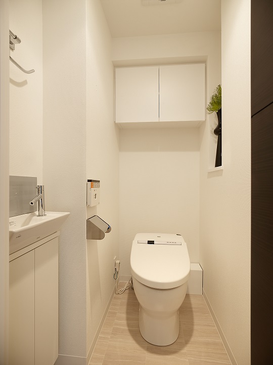 レジディア市谷薬王寺6階 トイレ