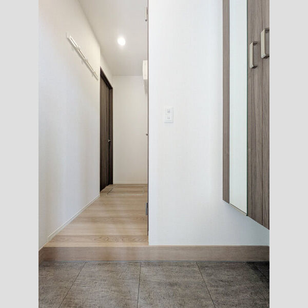 マーリエ　(1) 玄関