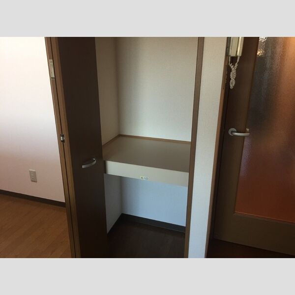 ウィステリア豊田403号室 物入