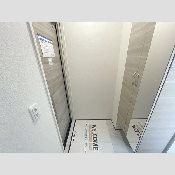 D-ROOM八幡町305号室 玄関