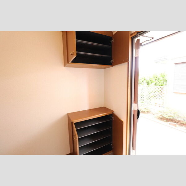 クローバーズヒル　B 玄関シューズボックス