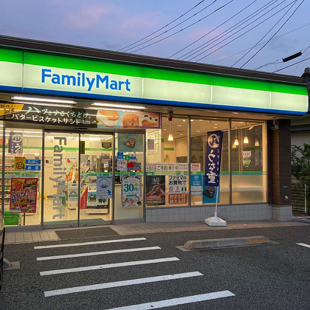 セントラルハイツいちのえ3階 ファミリーマート一之江通り店