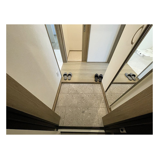 メゾンササ 便利な姿見付