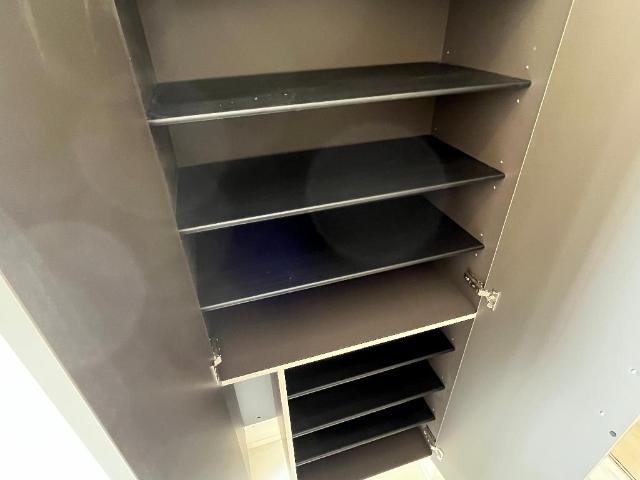 ラヴィグレイス203号室 下駄箱