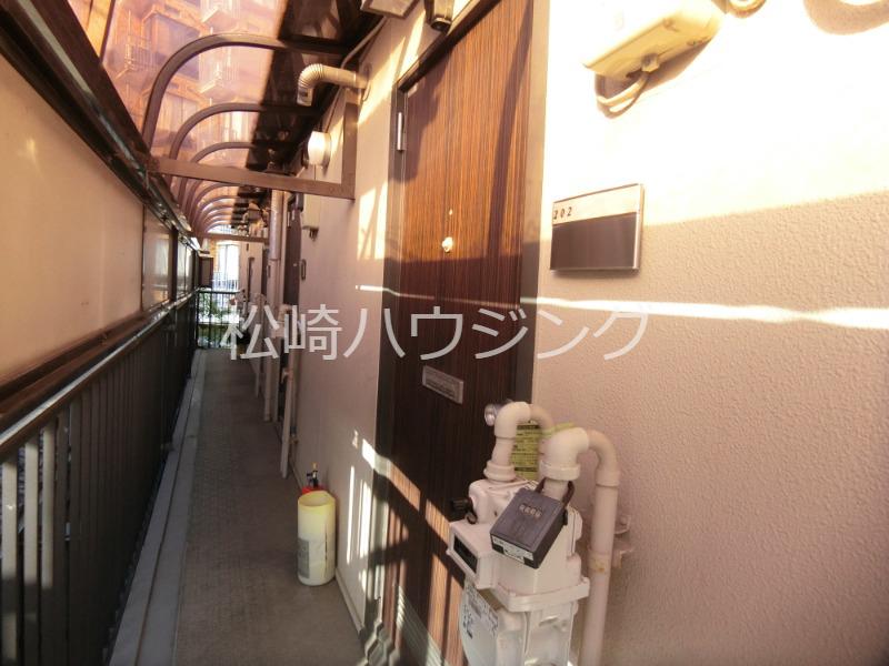 サングロウ2階 玄関