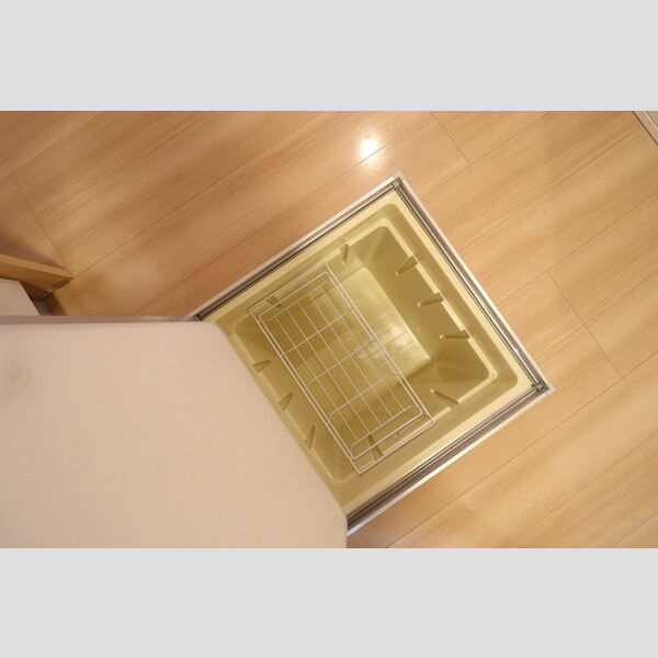 イー・エフ・レーヴ101号室 ★床下収納★