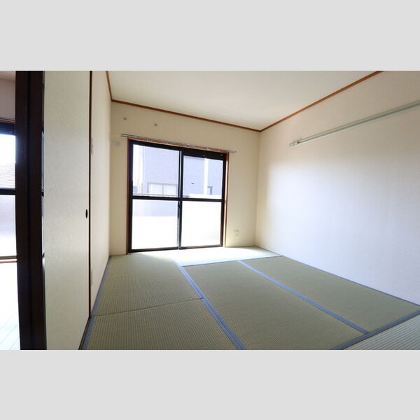 フェアール習志野302号室 和室