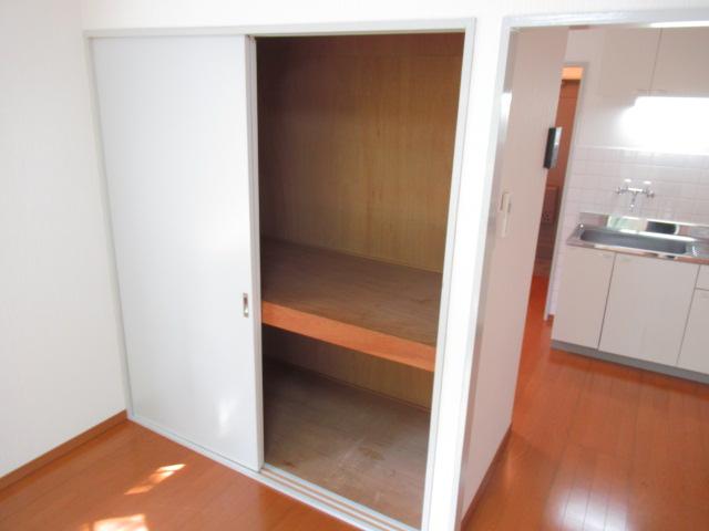 ニュー今井堂マンション 洋室収納