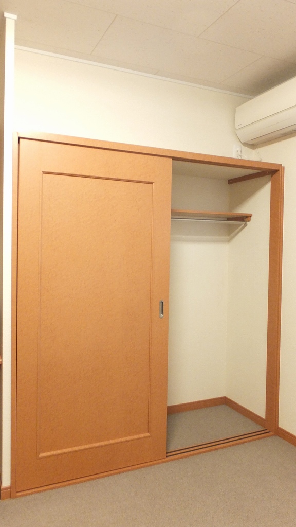 レオパレスセレッソセカンド206号室 クローゼット