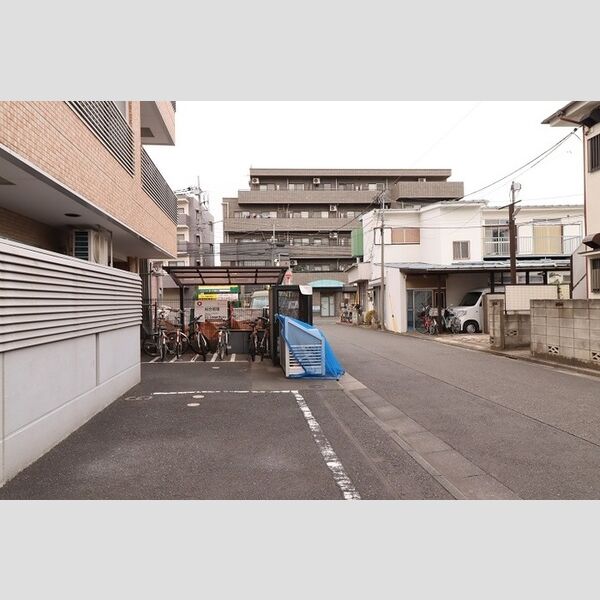 Amenity Court 敷地内ゴミBOXと駐輪場