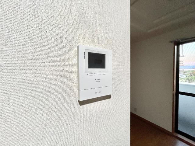 メゾン・ラクウショウ205号室 カメラ付インターホン