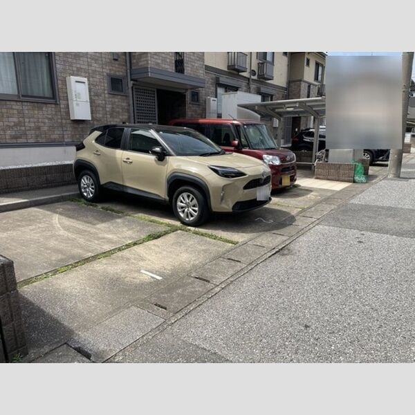 サンパティーク 駐車場