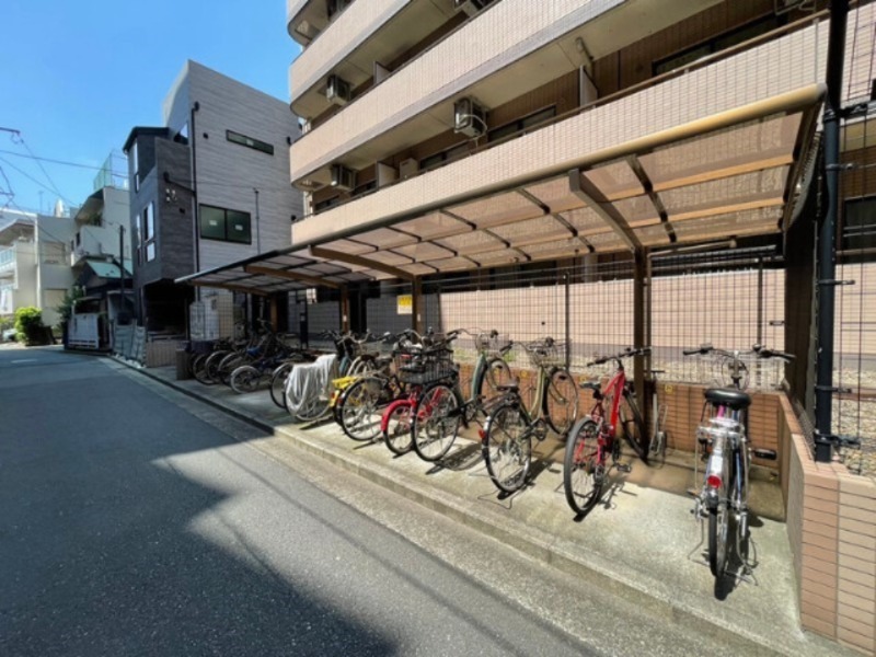 グリフォーネ横浜・西口7階 駐輪場
