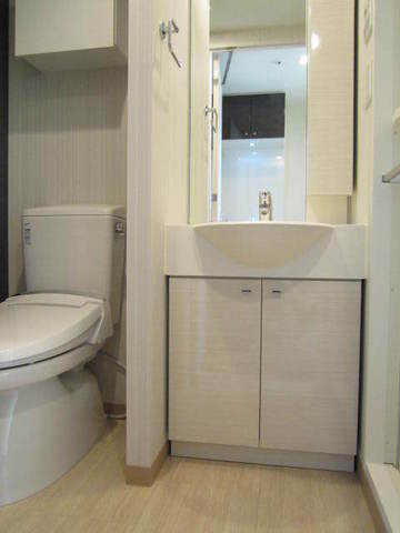 ガーラ・グランディ横濱桜木町 スタイリッシュなデザインの独立洗面化粧台