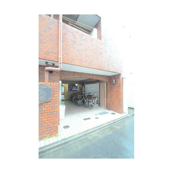 メゾンドマジョレ106号室 エントランス