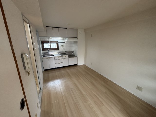 ウィンザーハイム相模原0303号室 リビング