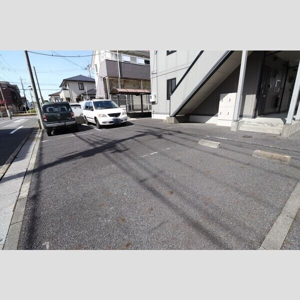 ルミエール 駐車場