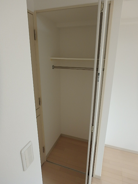 ガーラ・ステーション新宿御苑前6階 大きなスペースがあり、収納には困りません