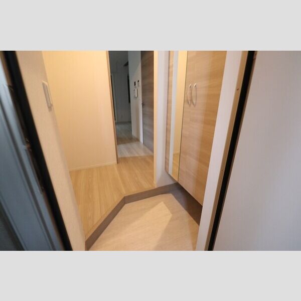 クエル101号室 玄関