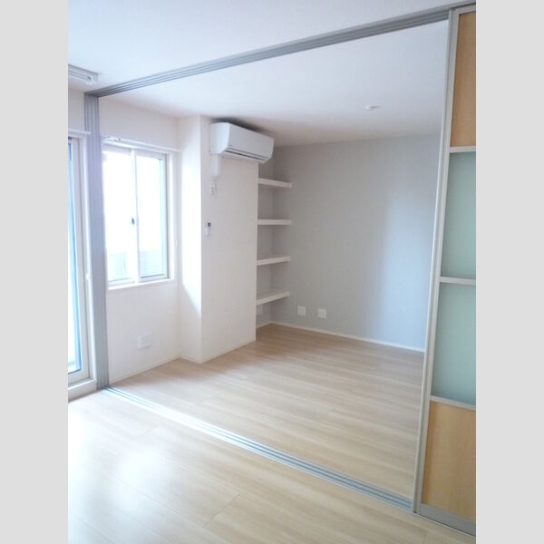 グランドゥール305号室 洋室5.6帖