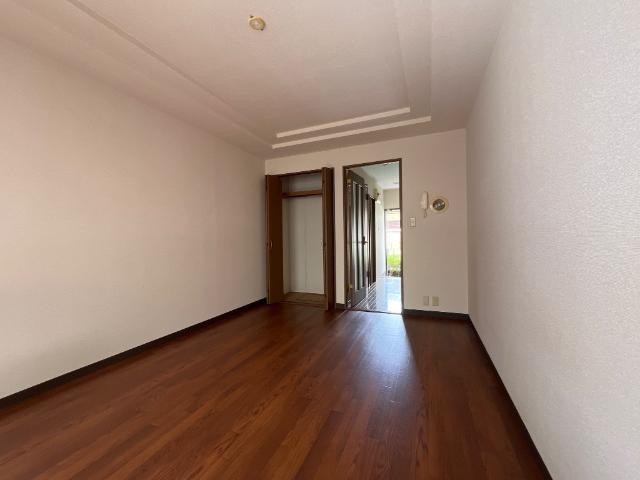 ロズウェルシブヤ102号室 洋室