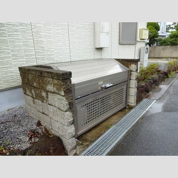 ラッフルズ ゴミ置き場