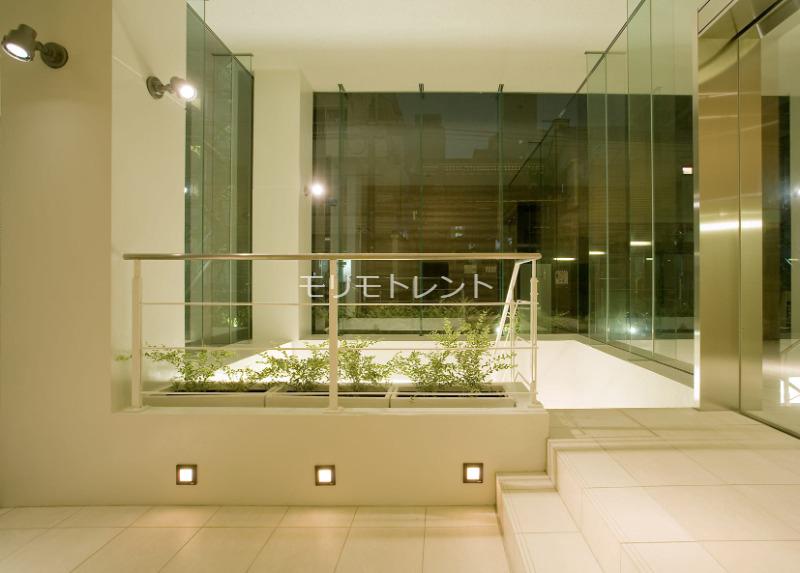 カスタリア市ヶ谷地下1階 エントランス