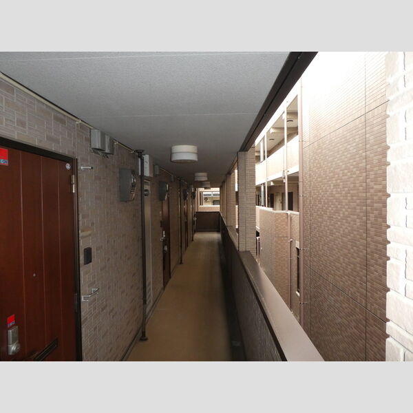 アルコバレーノ 1階廊下