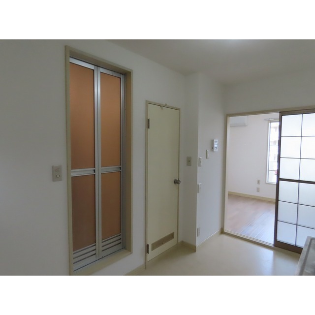 ビーバレーＭⅡ203号室 浴室・トイレ入口